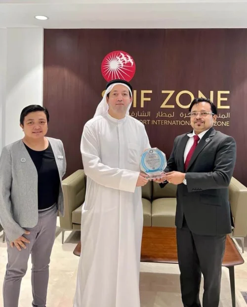 SAIF ZONE Director General receiving ‘Thanksgiving Memento‘ from AURION Managing Director, Mr. Syam P Prabhu