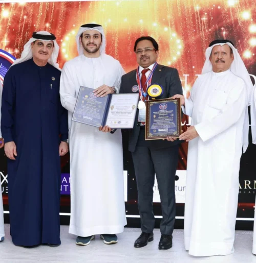 Receiving Award 🥇 from His Excellency Dr Muhammed S Al Kindi, Former Minister for Environment, UAE